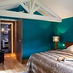 Logis La Source Bleue 3*