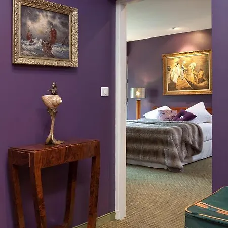 Logis La Source Bleue Hotel 3*