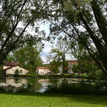 Hotel Logis La Source Bleue 3*