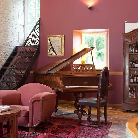 Hotel Logis La Source Bleue 3*