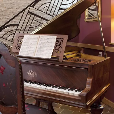 Hotel Logis La Source Bleue 3*