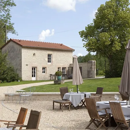 ホテル Demeures Et Chateaux La Source Bleue Gudmont-Villiers