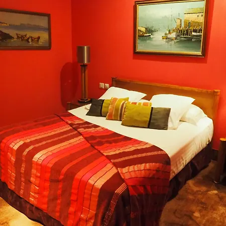 Hotel Demeures Et Chateaux La Source Bleue