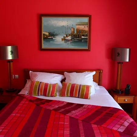 Hotel Demeures Et Chateaux La Source Bleue
