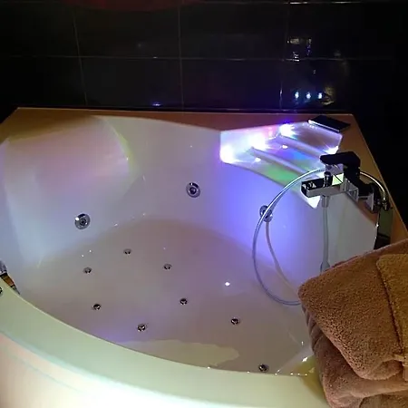 Demeures Et Chateaux La Source Bleue Hotel 3*