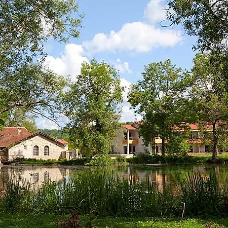 Demeures Et Chateaux La Source Bleue Hotel