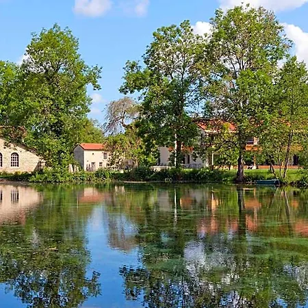 Demeures Et Chateaux La Source Bleue Hotel 3*