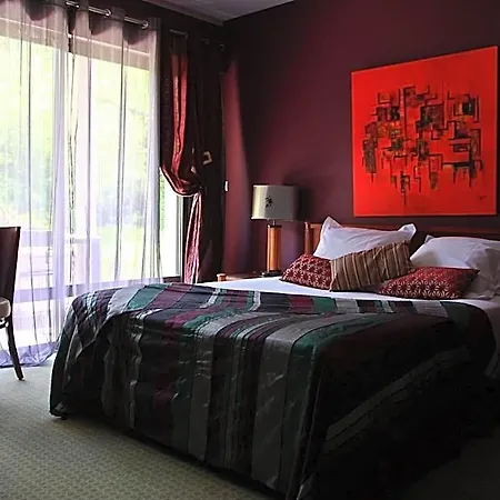 Hotel Demeures Et Chateaux La Source Bleue
