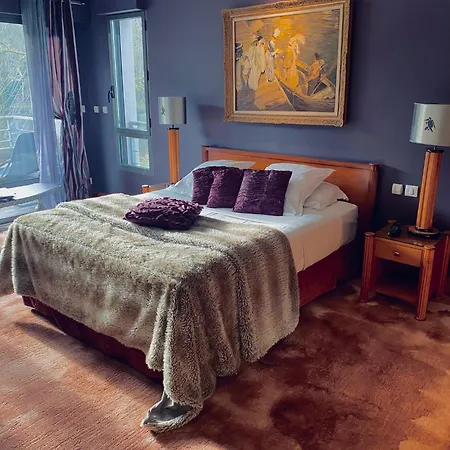 Demeures Et Chateaux La Source Bleue Hotel