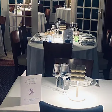 Hotel Demeures Et Chateaux La Source Bleue 3*