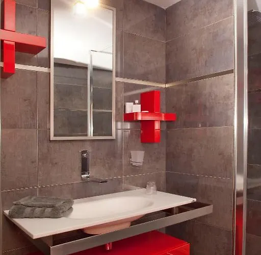 Logis La Source Bleue Hotel