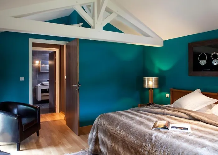 Logis La Source Bleue 3*