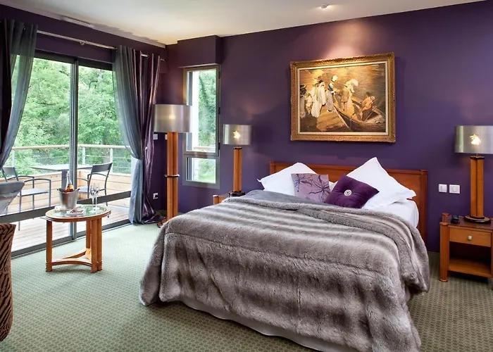 Hotel Logis La Source Bleue 3*