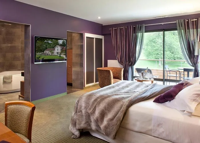 מלון Logis La Source Bleue Gudmont-Villiers