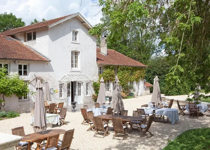 Logis La Source Bleue Hotel