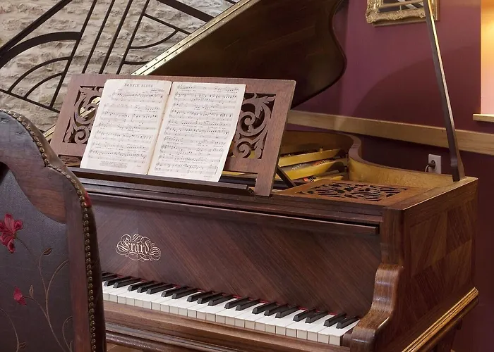 Hotel Logis La Source Bleue 3*