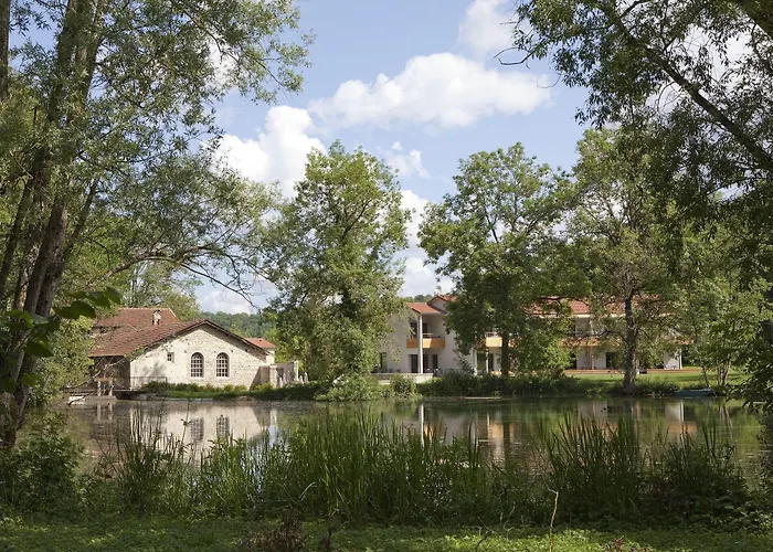 Hotel Logis La Source Bleue